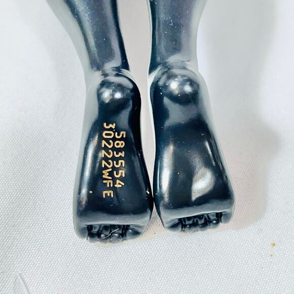 Rainbow High Shadow High Series 1 Shanelle Onyx Grayscale Fashion Doll Outfit - Picture 10 of 11